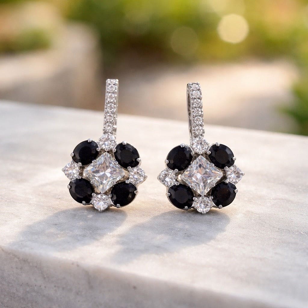 Luxe statement oorbellen met zwarte en transparante kristallen in bloem-vormig design, zilververguld nikkelvrij en hypoallergeen sieraad voor dames
