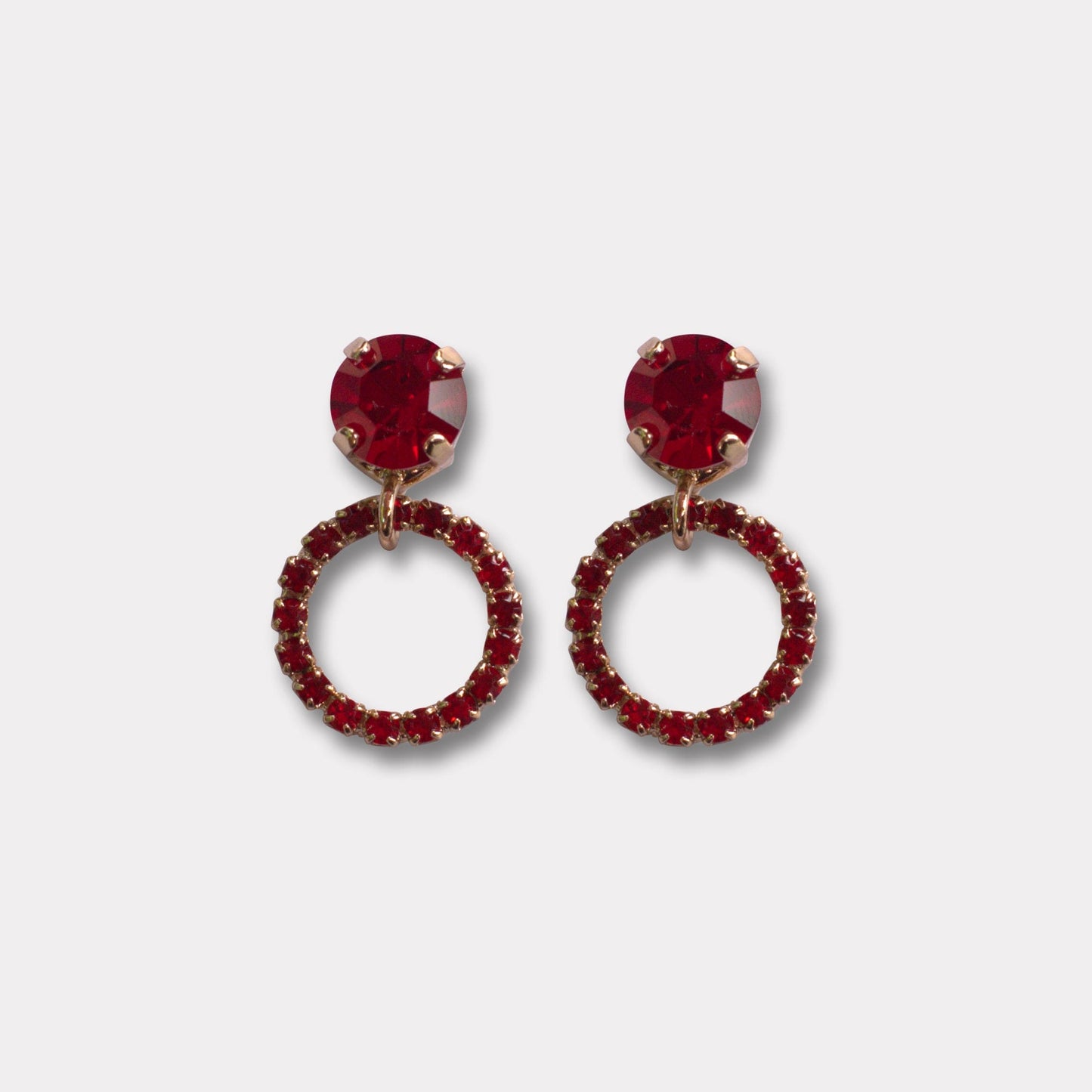 Farfino Gina Royal Rood

Houd jij meer van “knopjes” maar wil je iets bijzonders? Dan zijn Gina en jij de perfecte match! Deze prachtige ringetjes hangen aan een roodkleurige Swarovski-steker, en zijn erg licht om te dragen.

Handgemaakt in Italië, met Swarovski® kristallen
Beperkte oplage, dus exclusiviteit gegarandeerd