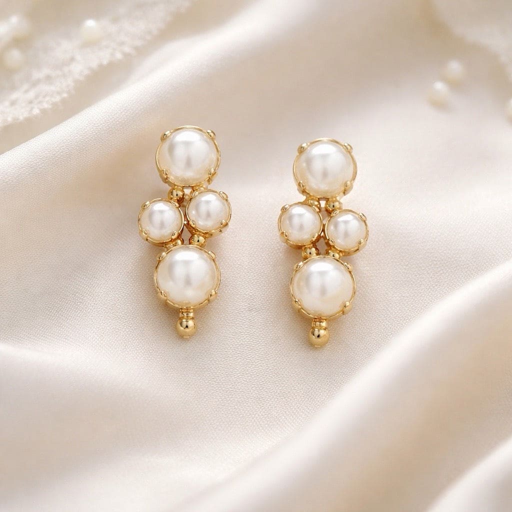 Luxe gouden parel oorbellen met 4 witte parels, elegante bruidsoorbellen nikkelvrij en hypoallergeen voor dames
