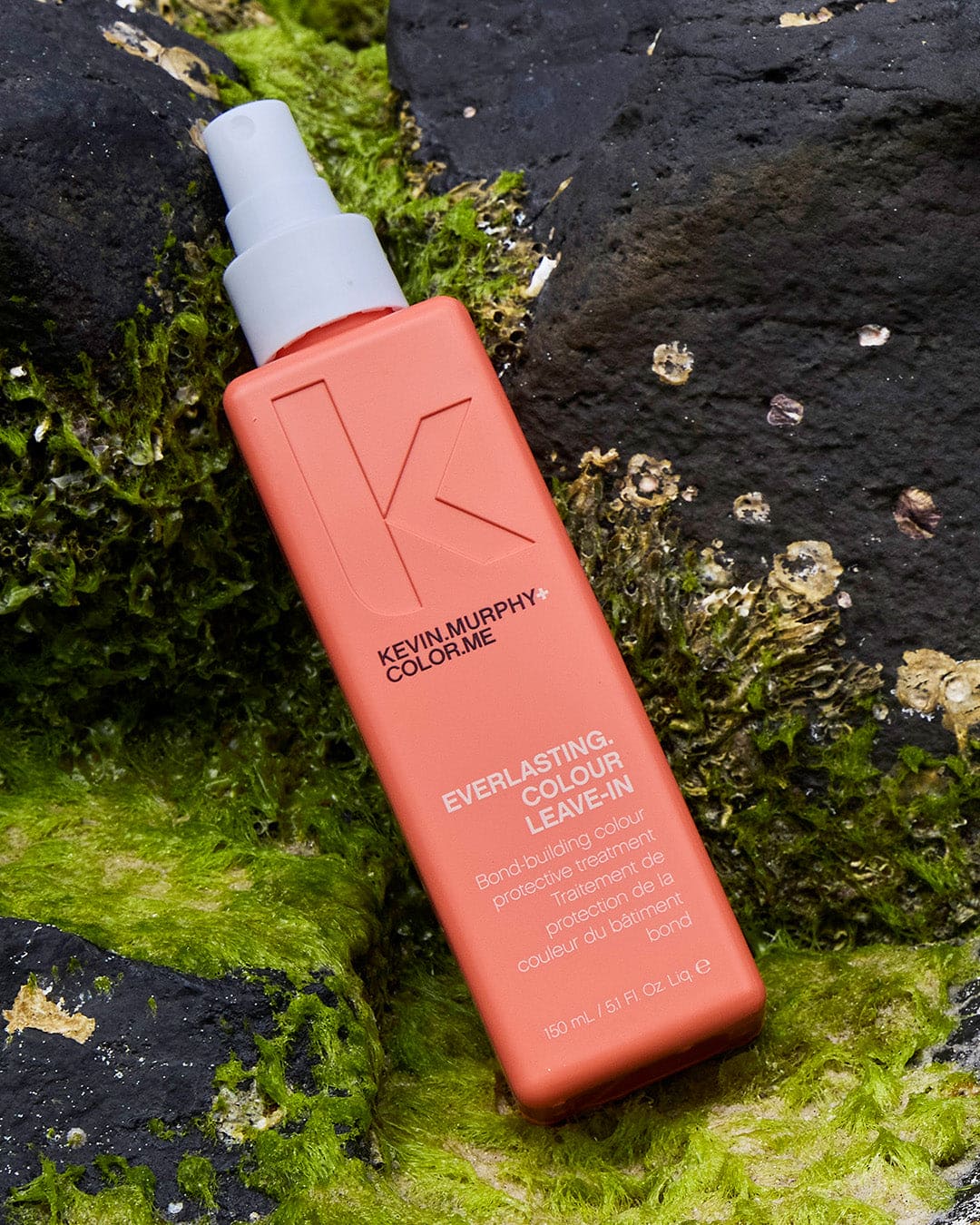 EVERLASTING.COLOUR.LEAVE-IN  is een lichtgewicht LEAVE-IN spray die het haar van binneuit behandelt en kracht opbouwt om de weerstand en conditie te verhogen. Perfect om sterker en gezonder haar te krijgen. 