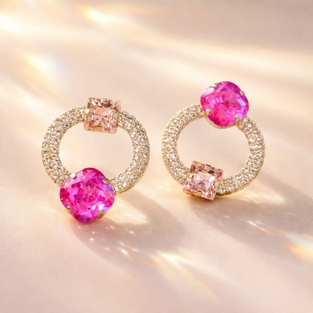 Luxe statement oorstekers met kristallen cirkel en fuchsia roze stenen goudvergulde nikkelvrije hypoallergene oorbellen verkrijgbaar in roze geel en nude voor dames
