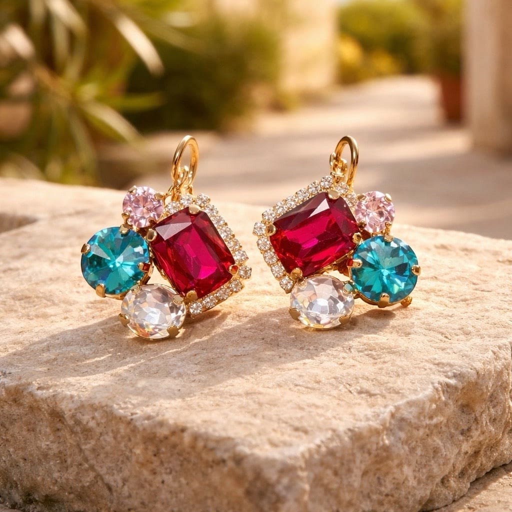 Luxe statement oorbellen met kleurrijke kristallen in roze rood turquoise, goudvergulde nikkelvrije en hypoallergene oorhangers voor dames
